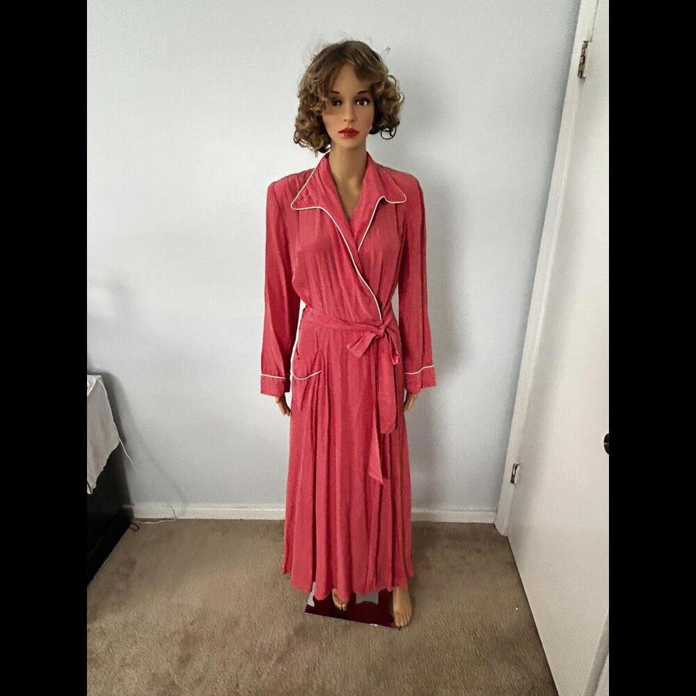 Vintage Textron 1940's Full Length Dressing Gown/Robe  Coral Pink White Piping